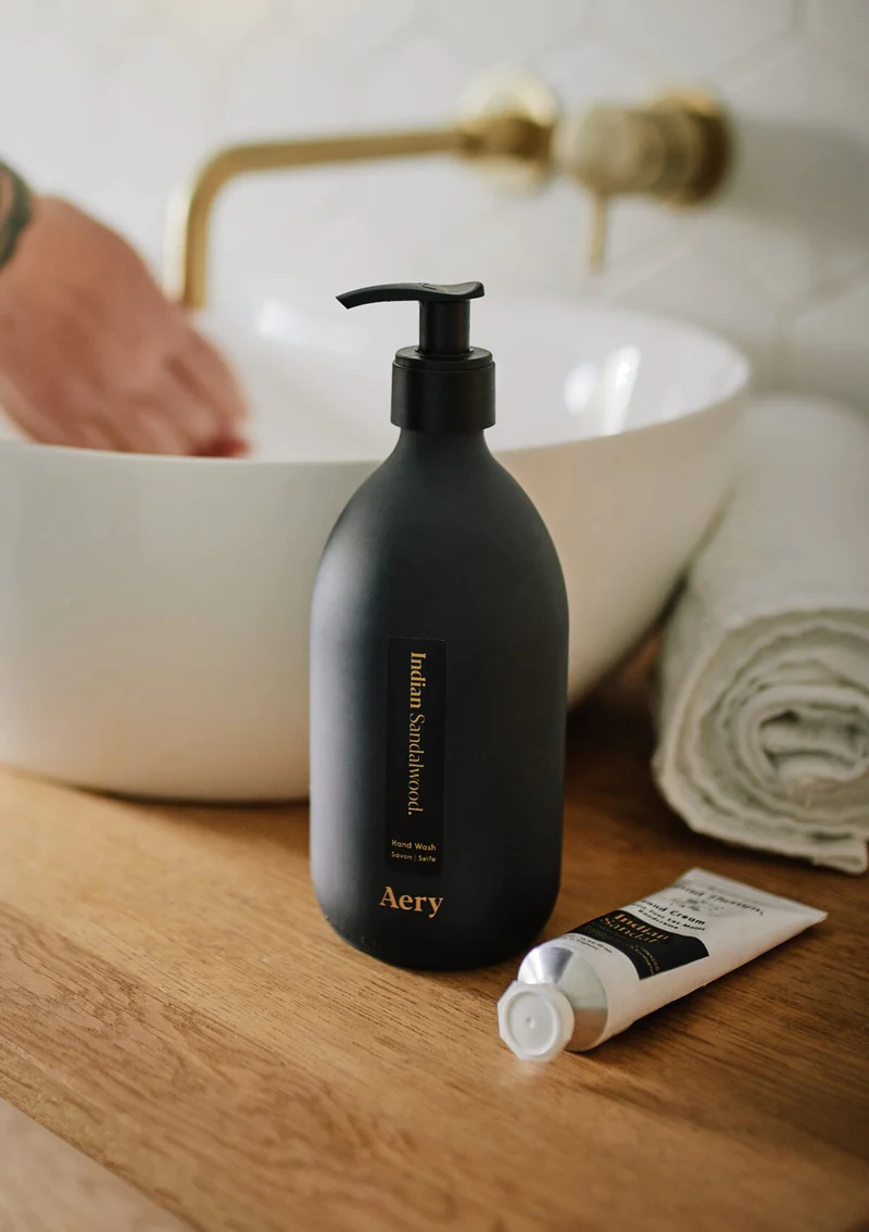 indian-sandalwood-scented-hand-wash-aery-living-04_f110968a-f9fa-40ef-bc3e-00e31e3d36bf