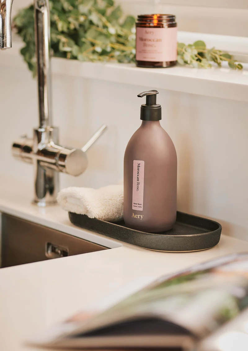 moroccan-rose-scented-hand-wash-aery-living-04_e823b791-a0b3-4fa8-bf90-84b0f42bdd46